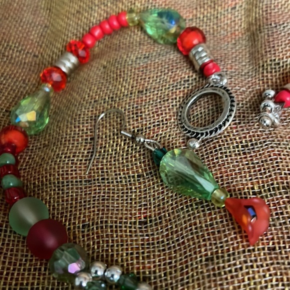 2/25 Handmade Christmas Cactus Inspired Beaded Choker & Earrings Gift Set - Picture 5 of 9